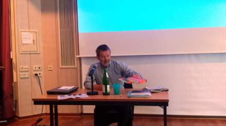  Wolfgang Lieb (hier während eines Referat an der Auslandsgesellschaft Dortmund) zieht sich aus den NachDenkSeiten zurück; Foto: C.-D. Stille