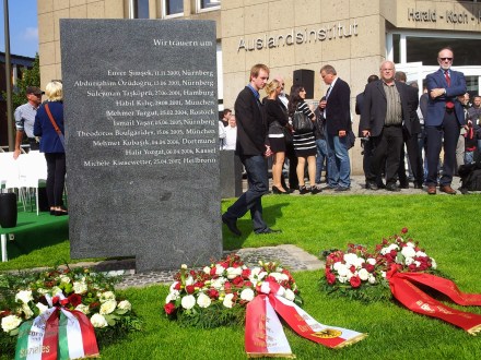Gedenkstein für alle Mordopfer der rechtsextremen Terroristen in Deutschland vor dem Sitz der Auslandsgesellschaft NRW in Dortmund.